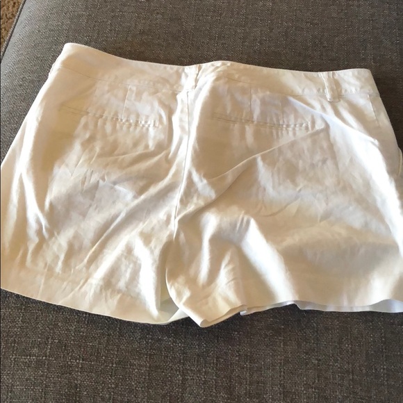 White Old Navy Shorts - Picture 2 of 3